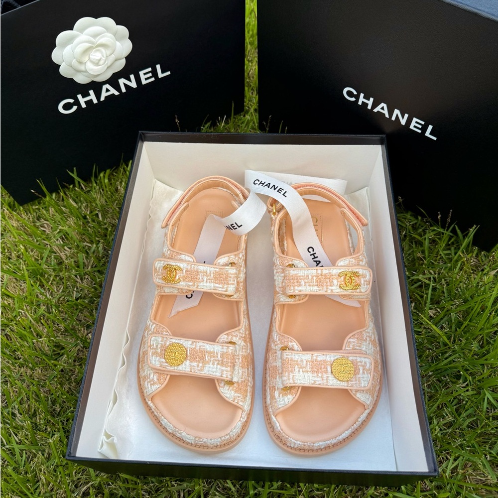 CHANEL Cream & Peach/Pink Dad Tweed Sandals with Gold Embellishments Hardware - Picture 3 of 9
